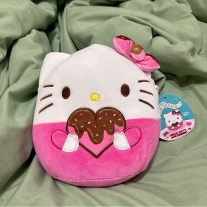 Hello Kitty Valentine’s Squishmallow